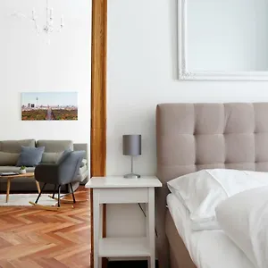 Apartment Katz By Rockchair L Superhost Status L 3 Bedrooms Boxspringbeds 2 Bathrooms In Center - Cozy Family & Business Flair Welcomes You!, Berlin